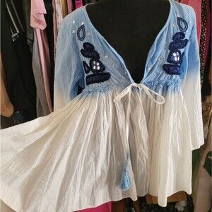JW STYLE Blue and White Embroidered Peplum Flared Boho Top Sz S Read Minor Flaw